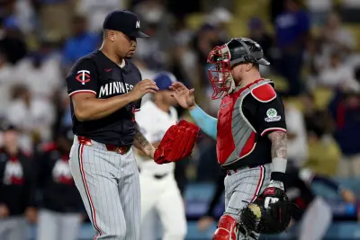 Twins walk their way to victory over Dodgers