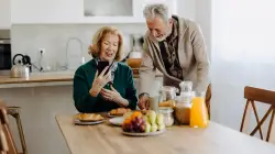 Breakfast timing may hold the key to living longer, new research reveals
